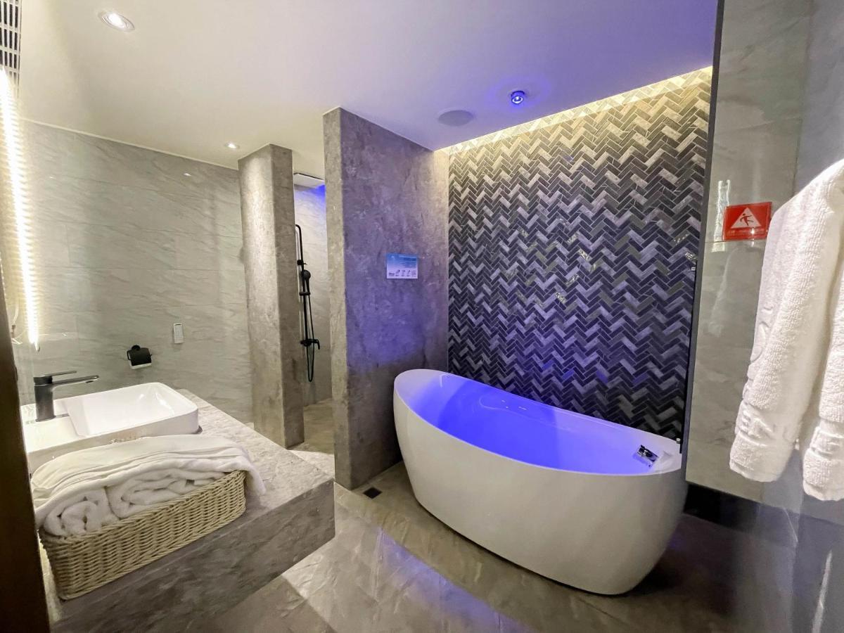 تايتشونغ Fifth Avenue Motel المظهر الخارجي الصورة