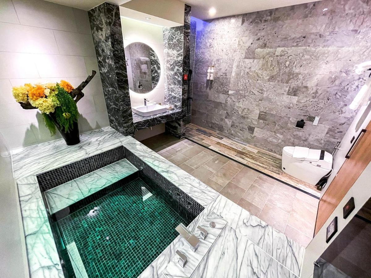 تايتشونغ Fifth Avenue Motel المظهر الخارجي الصورة
